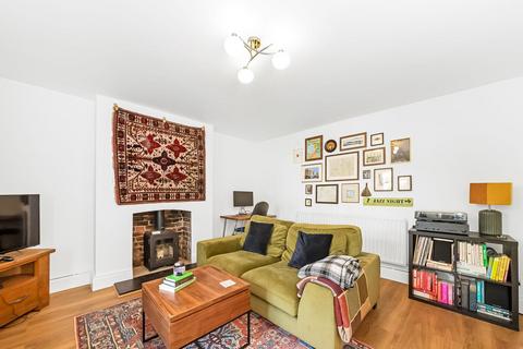 90d Lewisham Way, London, SE14 6NY