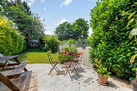 90d Lewisham Way, London, SE14 6NY