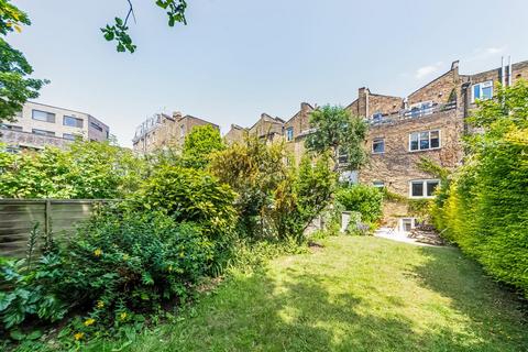 90d Lewisham Way, London, SE14 6NY