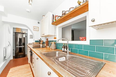 90d Lewisham Way, London, SE14 6NY