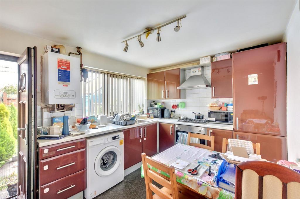 Kitchen 2.jpeg
