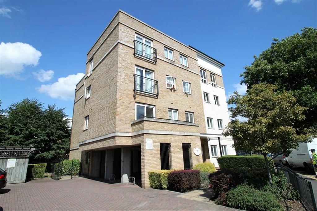 Hawks Road, Kingston Upon Thames KT1 2 bed flat to rent - £1,725 pcm (£ ...