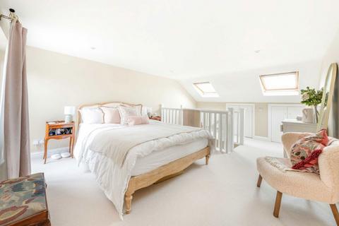undefined, Haliburton Road, St Margarets TW1
