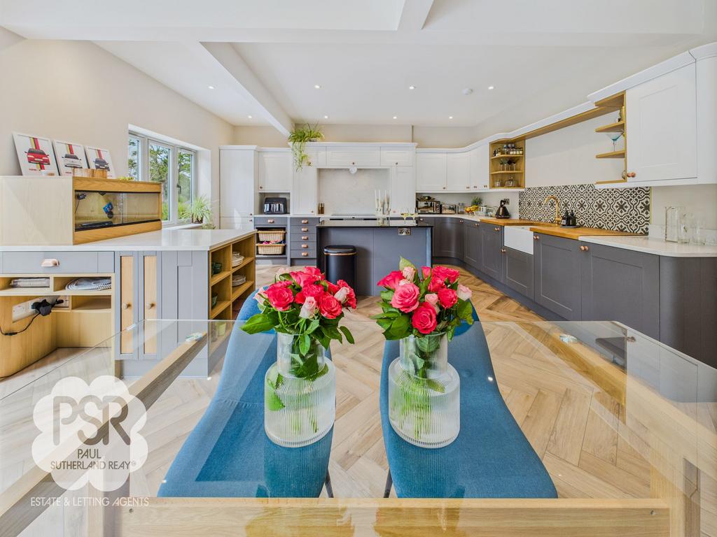 Kitchen/Living Area