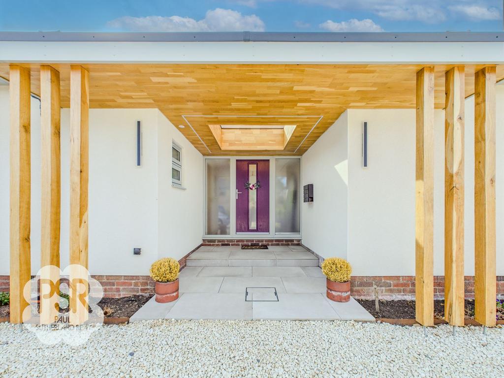 Crisp Modern Entryway
