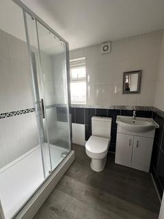 1 bedroom in a house share to rent, Barking Road Room 2 London E16 1EN