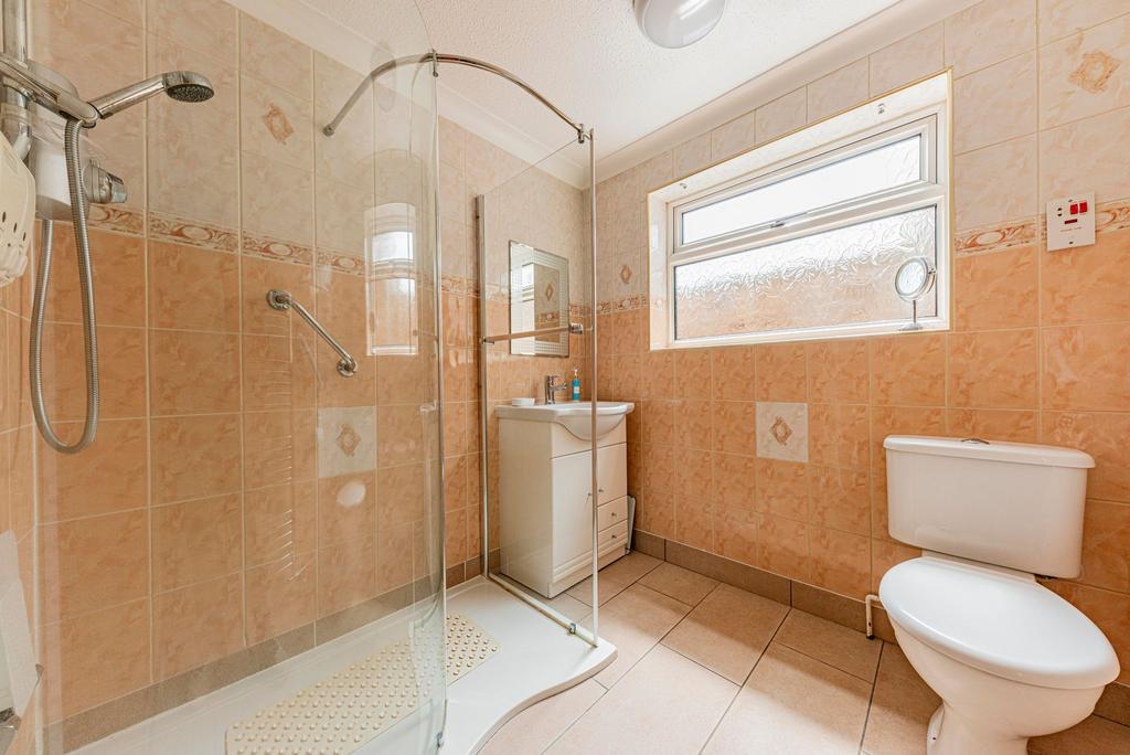 Bathroom W.C (1)