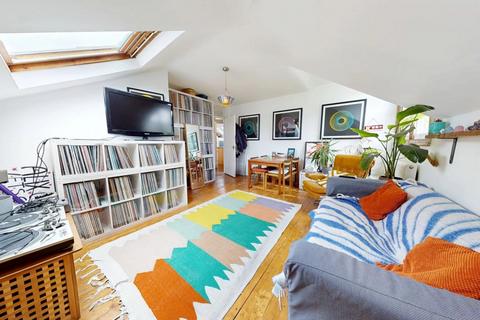 1 bedroom flat for sale, Cazenove Road, London, N16