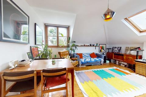 1 bedroom flat for sale, Cazenove Road, London, N16