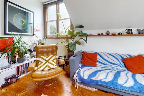 1 bedroom flat for sale, Cazenove Road, London, N16