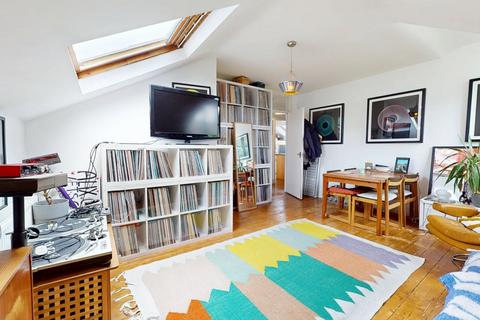 1 bedroom flat for sale, Cazenove Road, London, N16