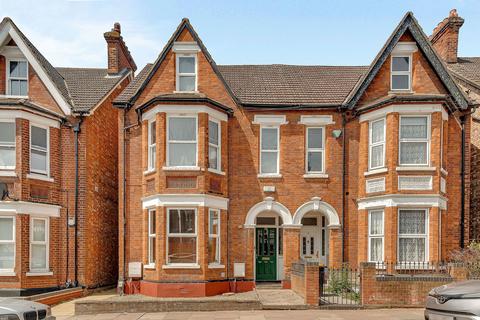1 bedroom flat for sale, Goldington Avenue, Bedford MK40