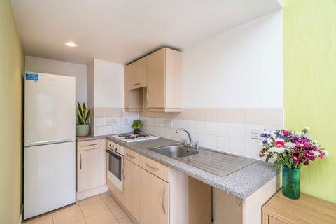 1 bedroom flat for sale, Lombard Road, London SW11