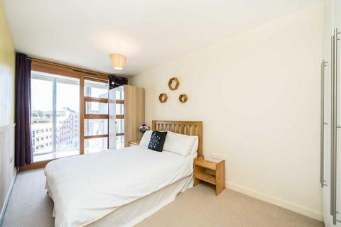 1 bedroom flat for sale, Lombard Road, London SW11