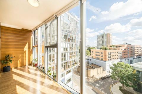 1 bedroom flat for sale, Lombard Road, London SW11