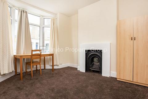 4 bedroom terraced house to rent, London E3