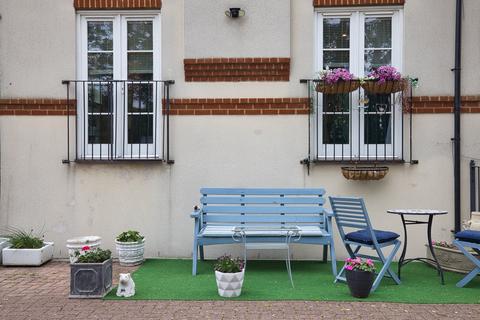 2 bedroom flat for sale, St. Peters Road, Broadstairs, Kent, CT10