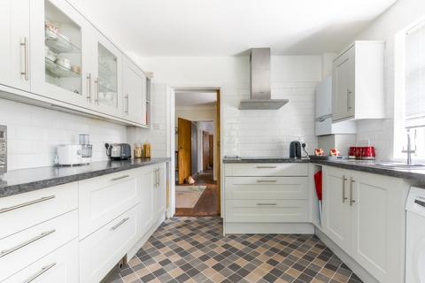 17 Broadview Close, Eastbourne, BN20 9RB