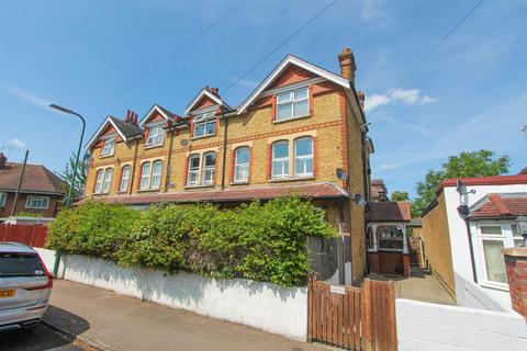 22 Queens Road, Wallington, SM6 0AG