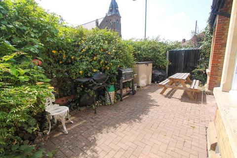 22 Queens Road, Wallington, SM6 0AG