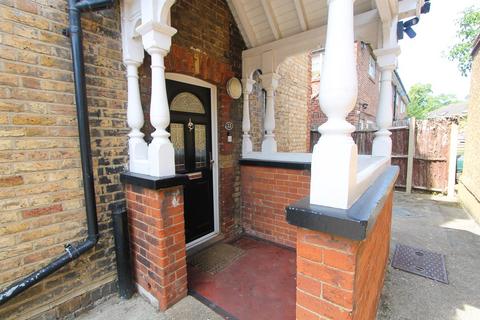 22 Queens Road, Wallington, SM6 0AG