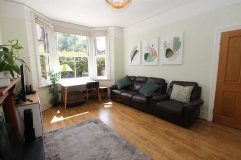 22 Queens Road, Wallington, SM6 0AG