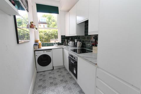 22 Queens Road, Wallington, SM6 0AG