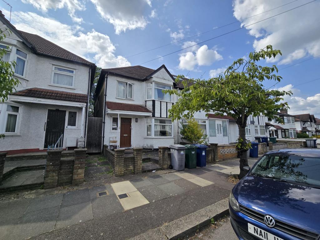 3 bed end of terrace chain free sale