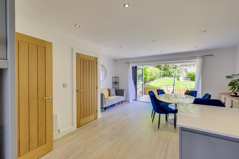 15 Catherines Walk, Horsforth, Leeds, LS18 4GT