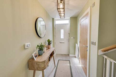 15 Catherines Walk, Horsforth, Leeds, LS18 4GT