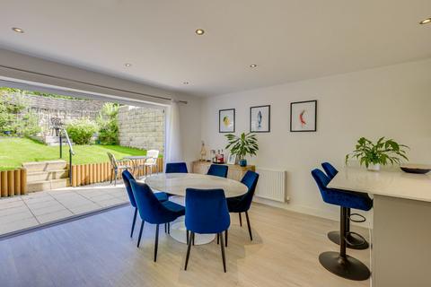 15 Catherines Walk, Horsforth, Leeds, LS18 4GT