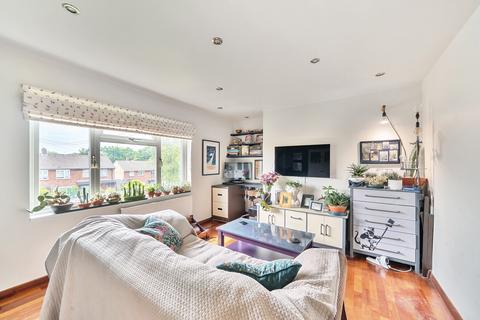8 Hackforth Close, Barnet, EN5 3BT