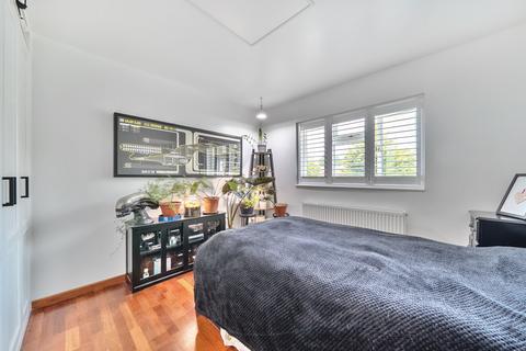 8 Hackforth Close, Barnet, EN5 3BT