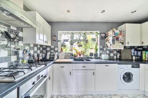 8 Hackforth Close, Barnet, EN5 3BT