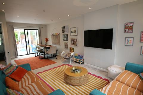 156 Priors Grange, High Pittington, Durham, DH6 1DE