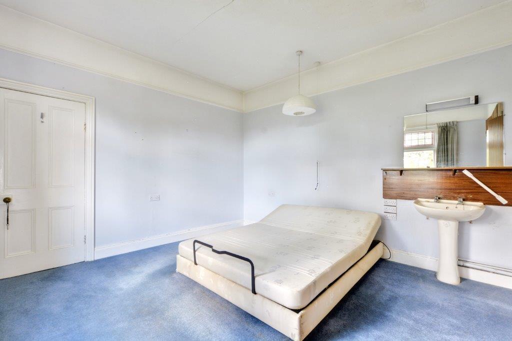 Bedroom 1 3.jpg
