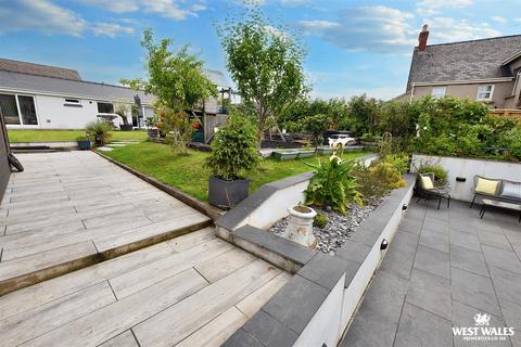 5 bedroom detached house for sale, Carmarthen Road