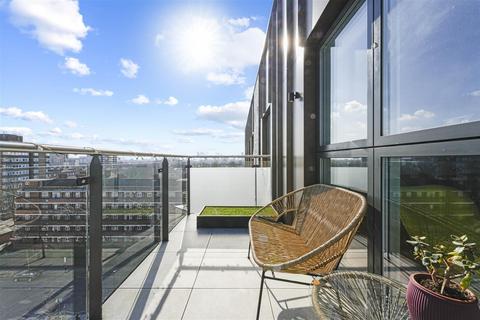 2 bedroom apartment for sale, Matthias Road, London N16
