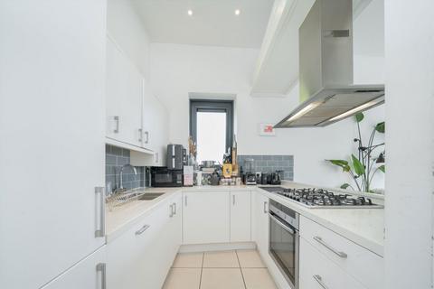 2 bedroom flat for sale, Manor Gardens, London N7