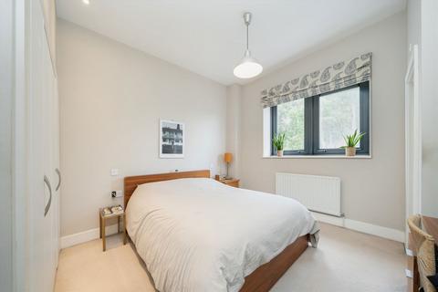 2 bedroom flat for sale, Manor Gardens, London N7