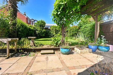 3 bedroom detached house for sale, Grampian Close, Eastbourne