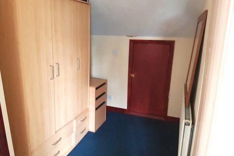 Studio to rent, Kingsbury, London NW9