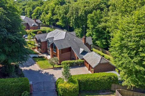 5 bedroom detached house for sale, Elmshott Close, Penn, Buckinghamshire, HP10