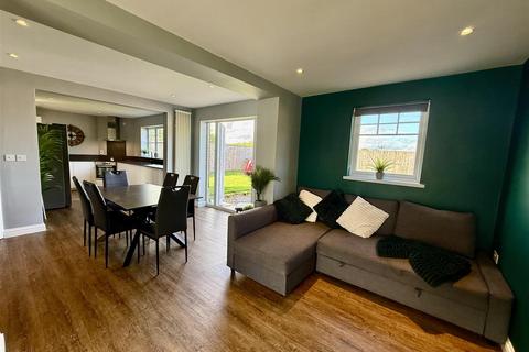 4 bedroom detached house for sale, Newquay Close, Darlington