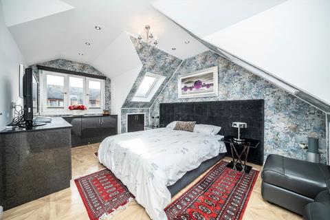 3 Codling Close, London, E1W 2UX