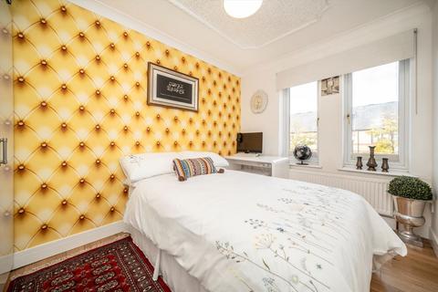 3 Codling Close, London, E1W 2UX