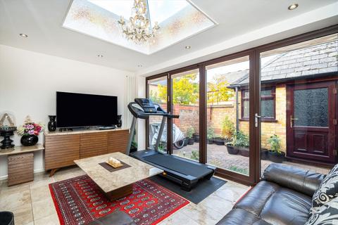 3 Codling Close, London, E1W 2UX