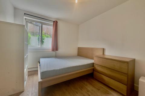 3 bedroom flat to rent, Amersham Road, New Cross, Lewisham, London, SE14 6QE