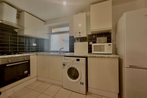 3 bedroom flat to rent, Amersham Road, New Cross, Lewisham, London, SE14 6QE