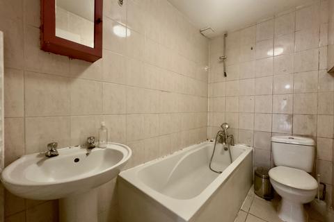 3 bedroom flat to rent, Amersham Road, New Cross, Lewisham, London, SE14 6QE